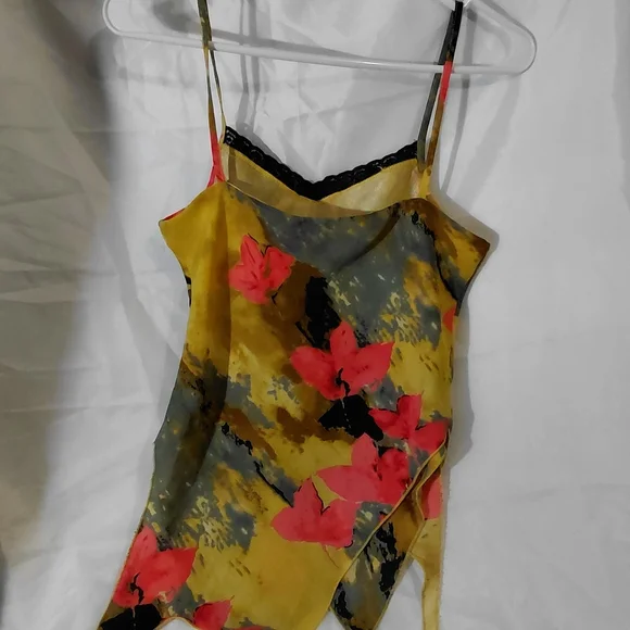 Elegant Multicolor Camisole with Lace Trim - Picture 11 of 11